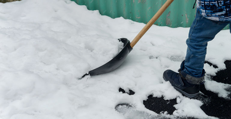 Guarding Against Ice Dams: Winter Preparation Tips for Homeowners