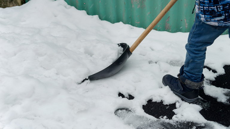 Guarding Against Ice Dams: Winter Preparation Tips for Homeowners